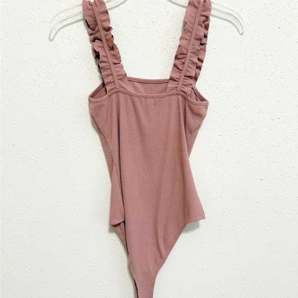Le Lis Pink Ruffled Ribbed Bodysuit - Picture 3 of 4